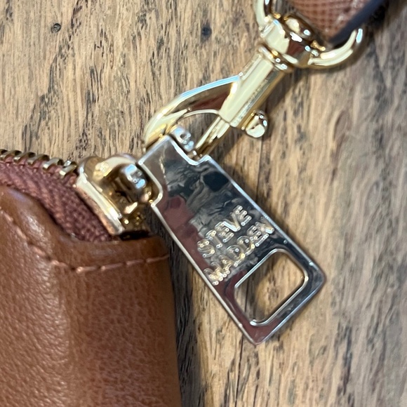 Steve Madden Brown Wallet with Zipper and Handle (about 5 inch square) - Picture 11 of 11
